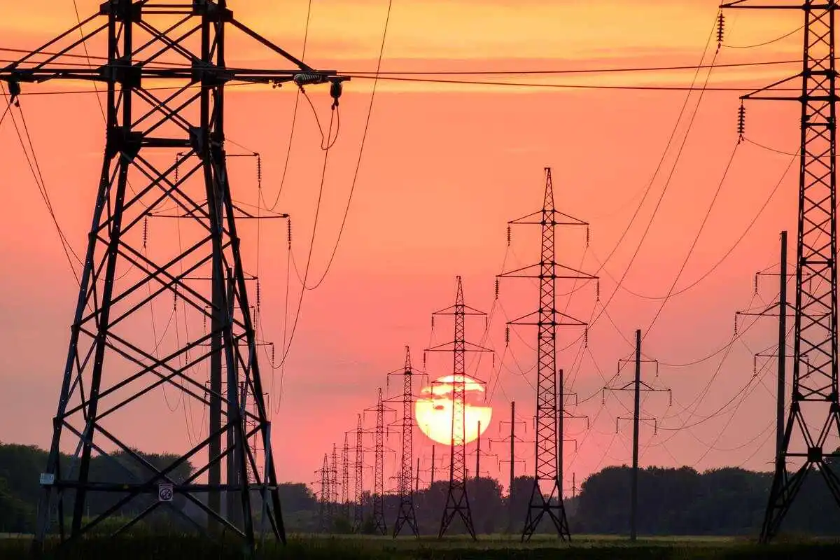 barisan Saluran udara tegangan ekstra tinggi (SUTET) atau Overhead power line