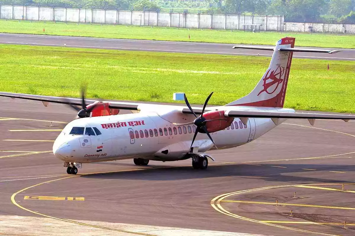 Transportasi udara pesawat dengan mesin turboprop